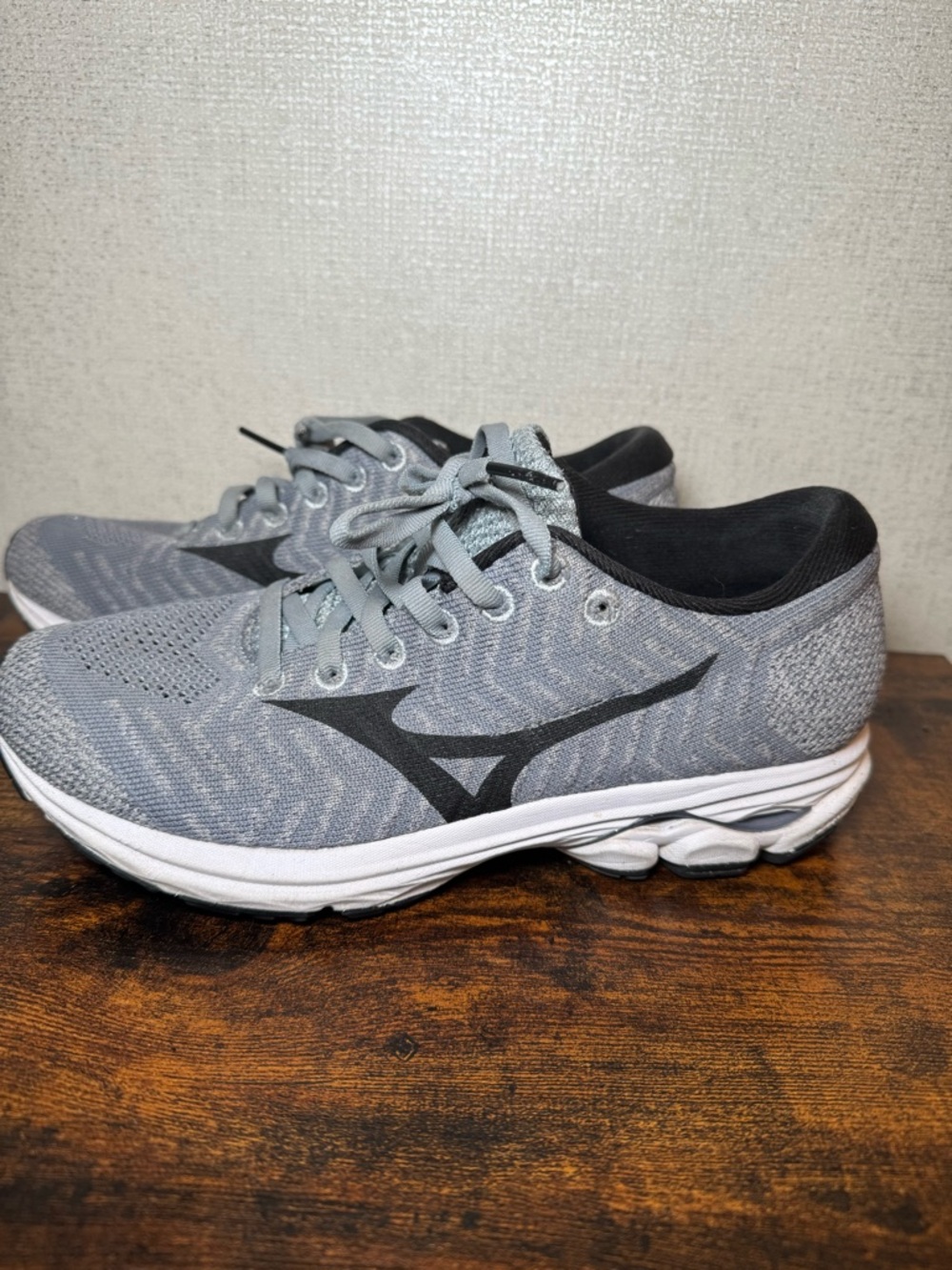Women’s Mizuno Waveknit R2 Running Shoes 7